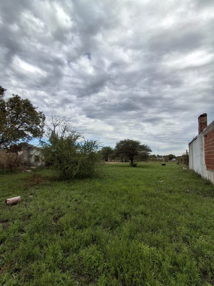 VENDE AMPLIO TERRENO!