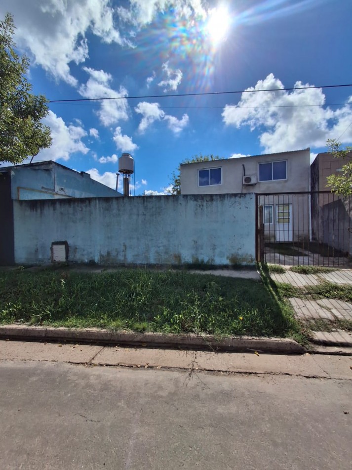 VENDE CASA Y DEPARTAMENTOS!