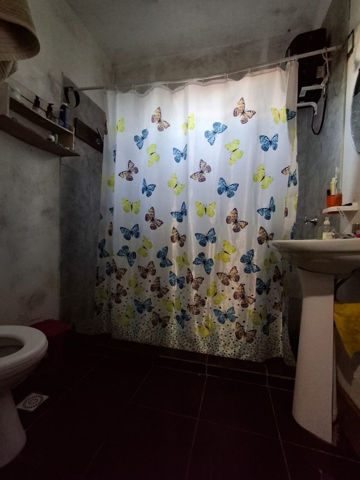 VENDE CASA EN AMPLIO TERRENO!