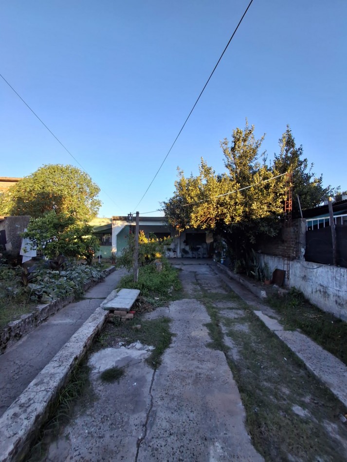 VENDE CASA EN AMPLIO TERRENO!