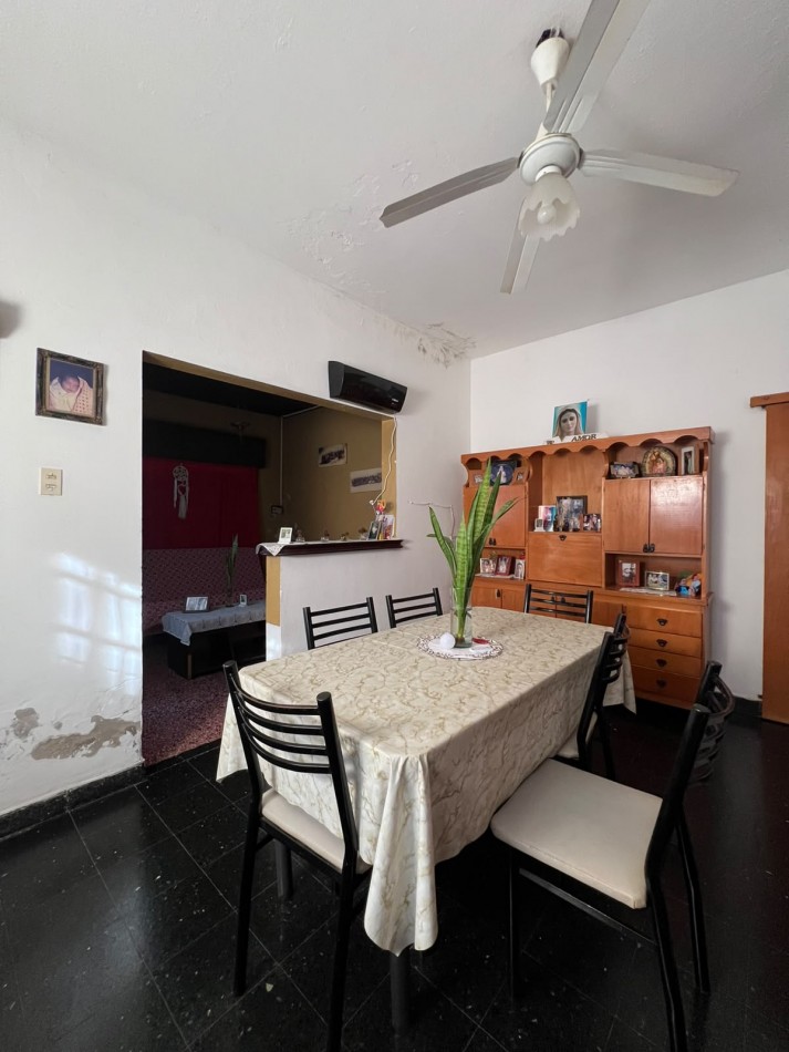 VENDE CASA CON AMPLIO PATIO!