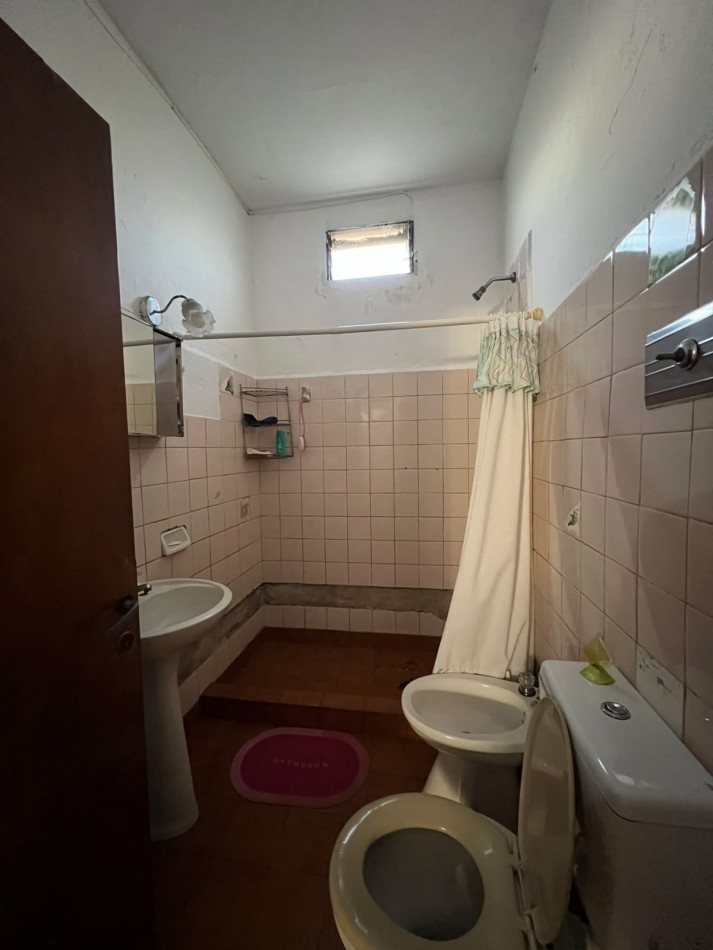 VENDE CASA CON AMPLIO PATIO!