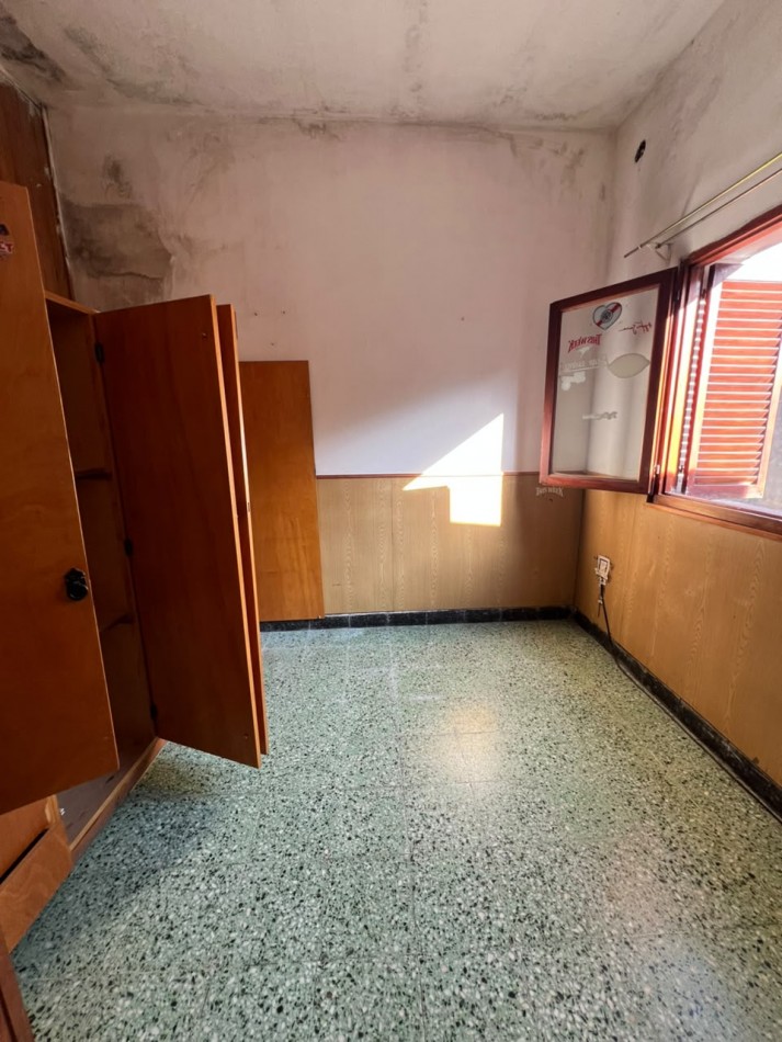 VENDE CASA CON AMPLIO PATIO!