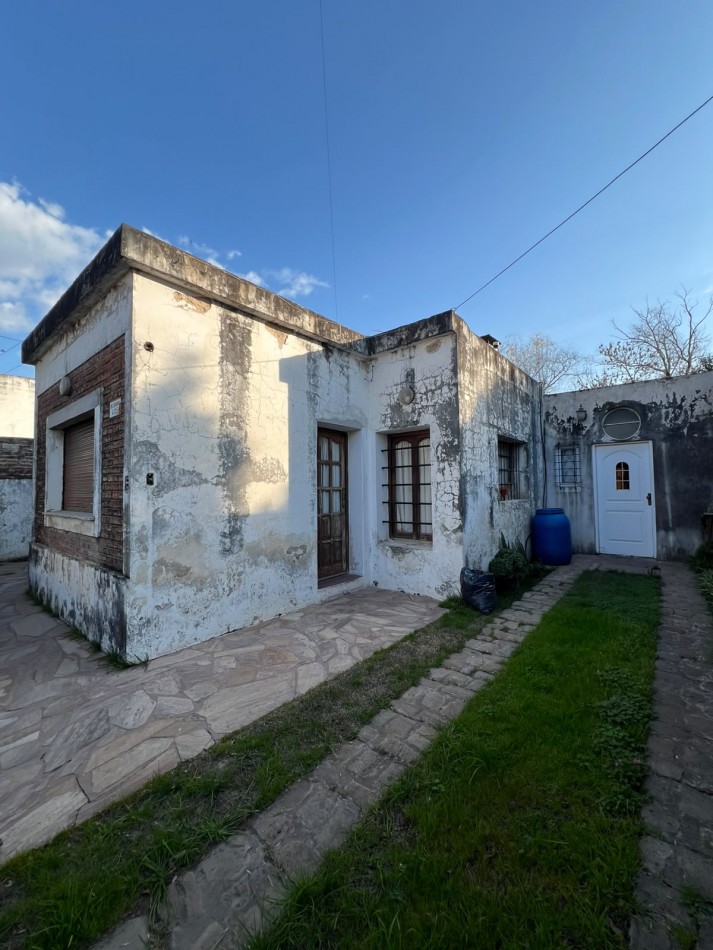 VENDE CASA CON AMPLIO PATIO!