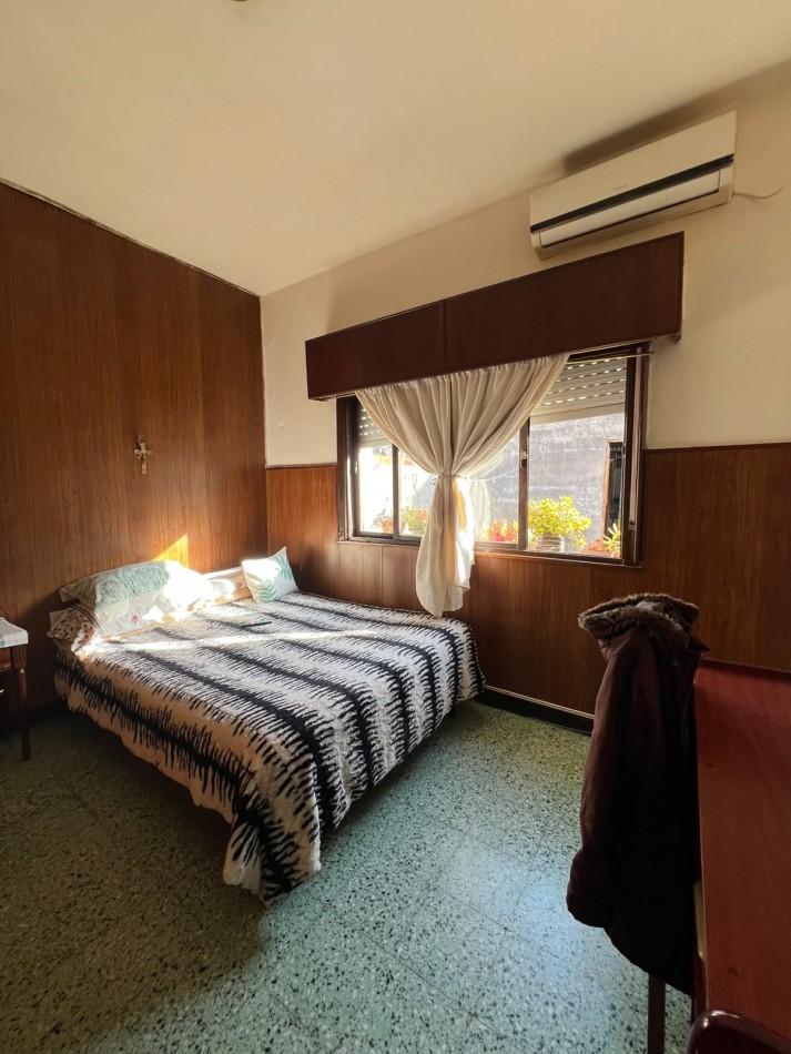 VENDE CASA CON AMPLIO PATIO!