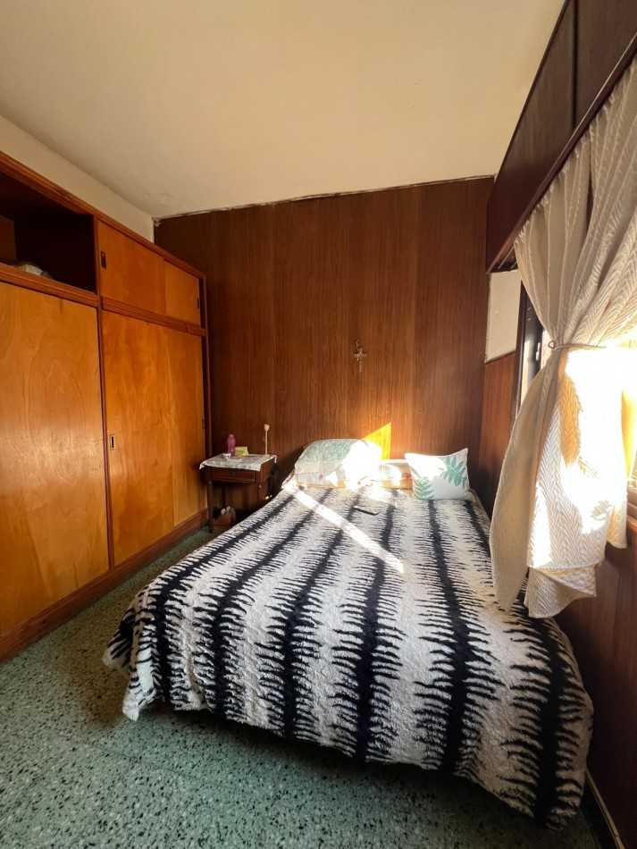 VENDE CASA CON AMPLIO PATIO!