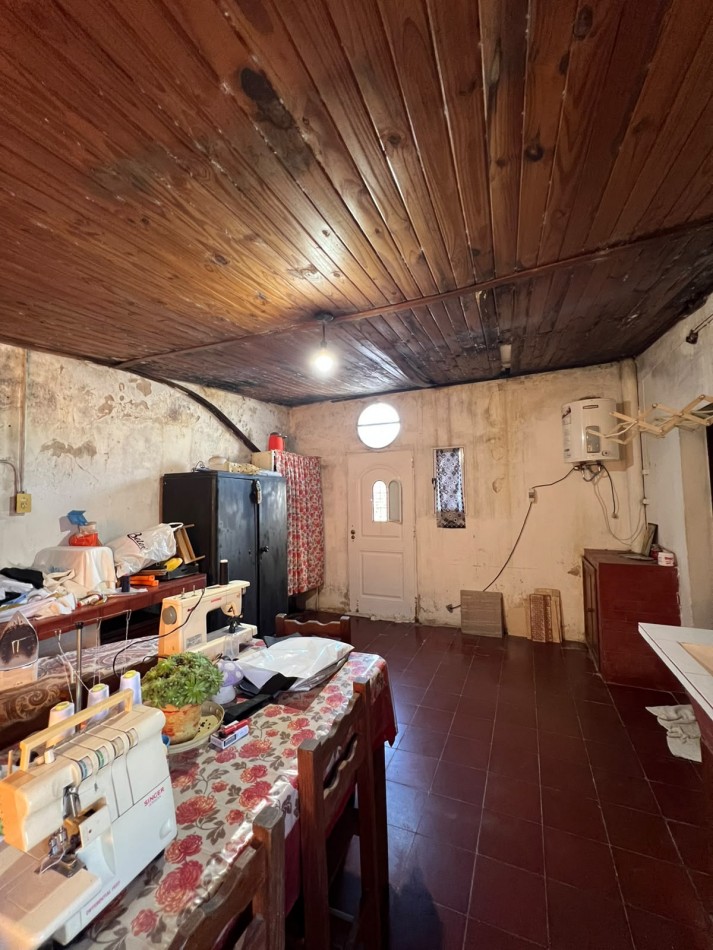 VENDE CASA CON AMPLIO PATIO!