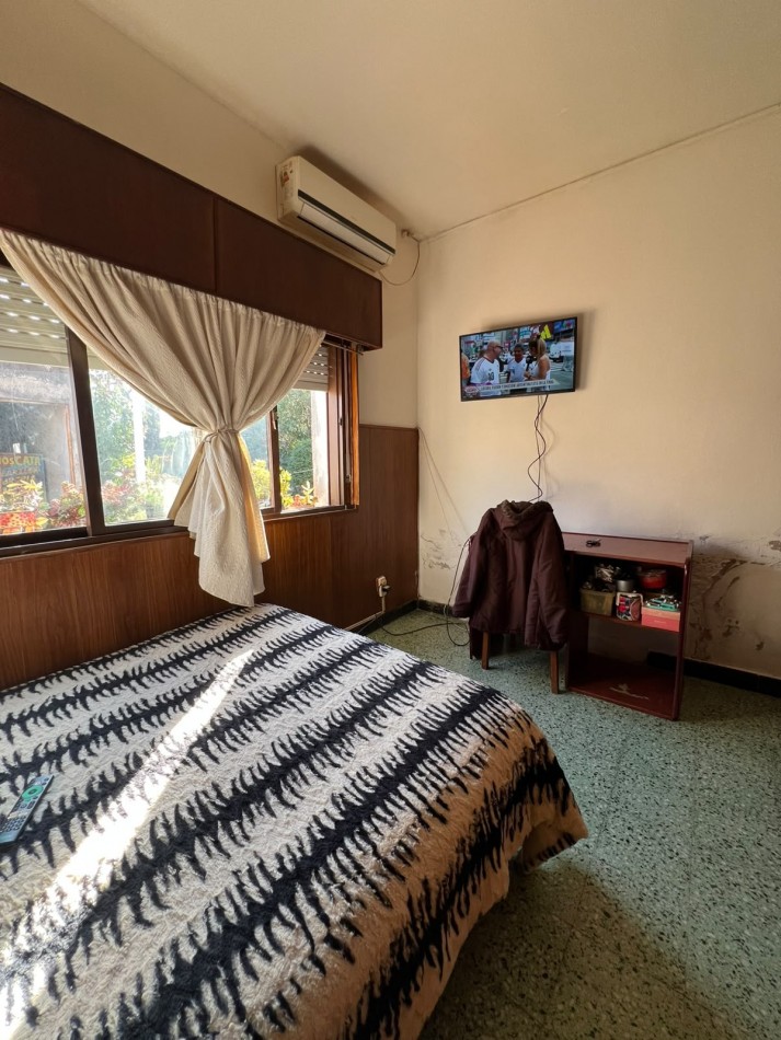 VENDE CASA CON AMPLIO PATIO!