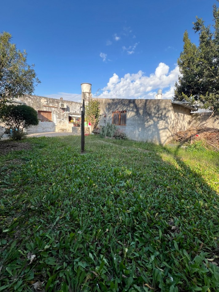 VENDE CASA CON AMPLIO PATIO!