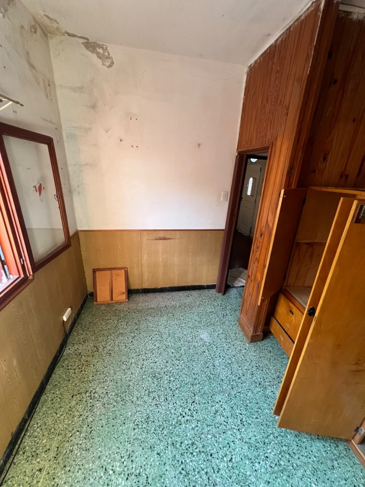 VENDE CASA CON AMPLIO PATIO!