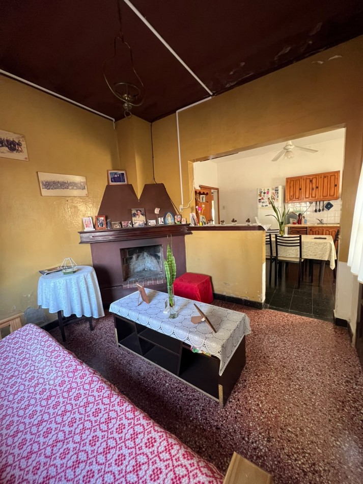 VENDE CASA CON AMPLIO PATIO!