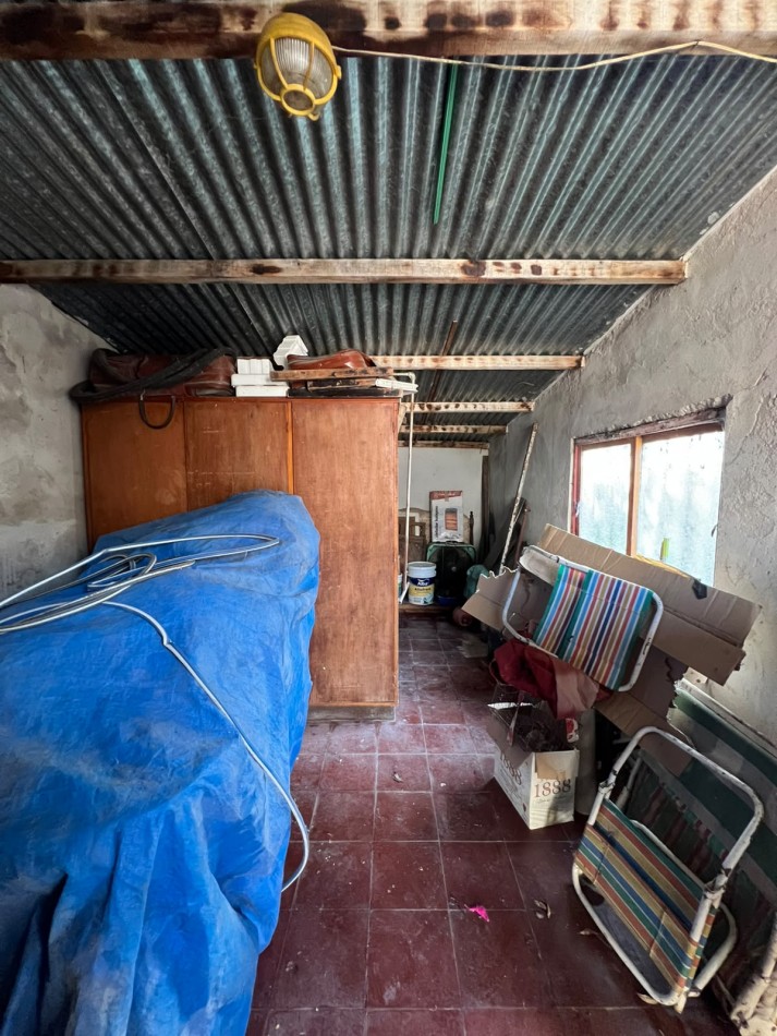 VENDE CASA CON AMPLIO PATIO!