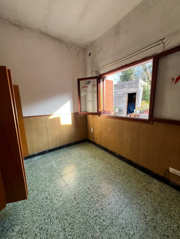 VENDE CASA CON AMPLIO PATIO!