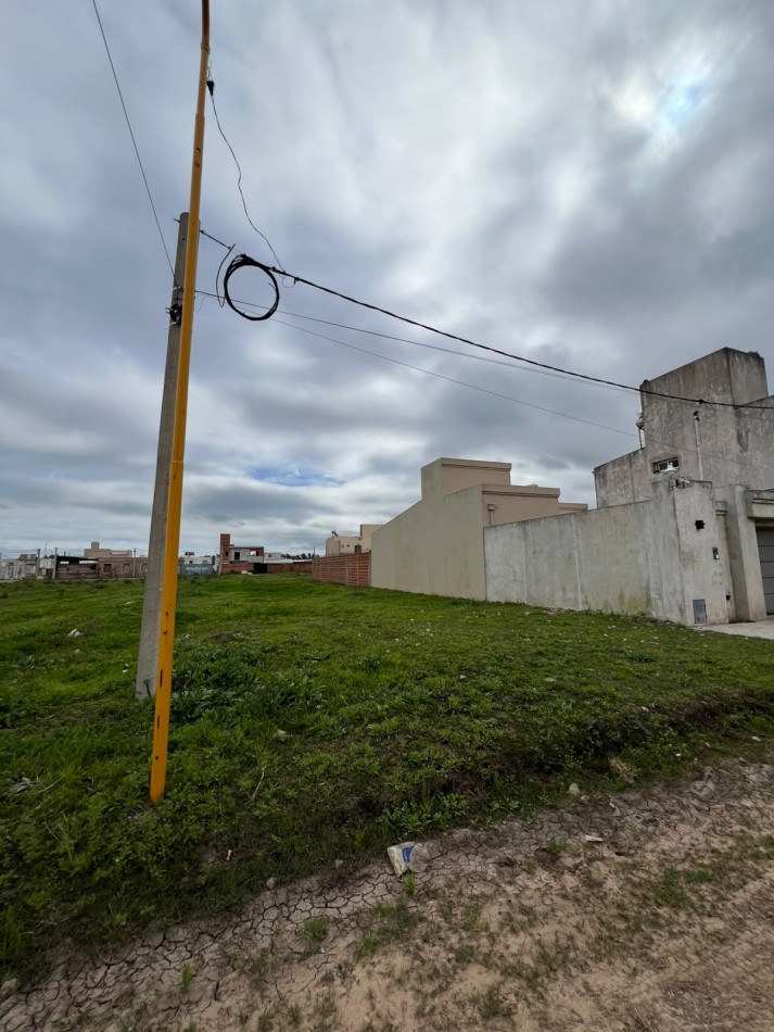 VENDE AMPLIO TERRENO!