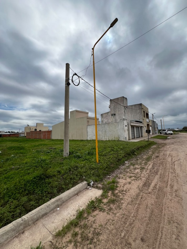VENDE AMPLIO TERRENO!