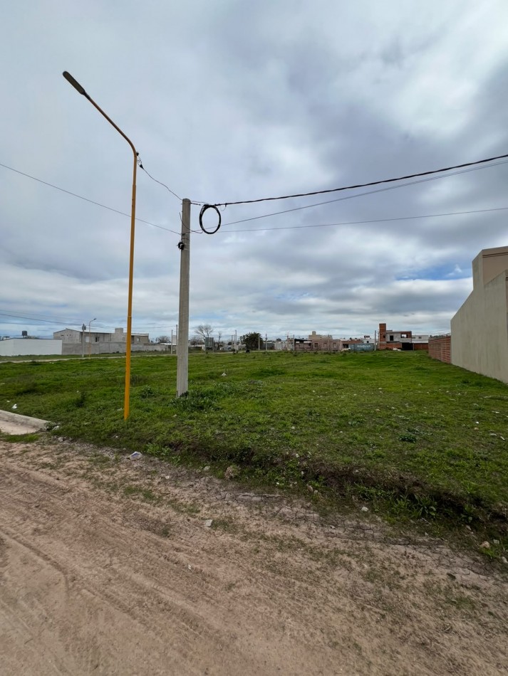 VENDE AMPLIO TERRENO!