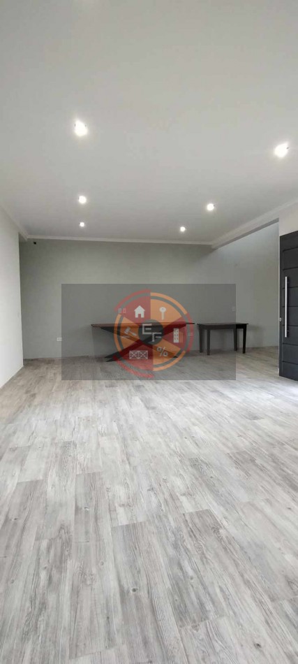 VENDE CASA A ESTRENAR, CON AMPLIO PATIO, PISCINA Y BALCON TERRAZA!