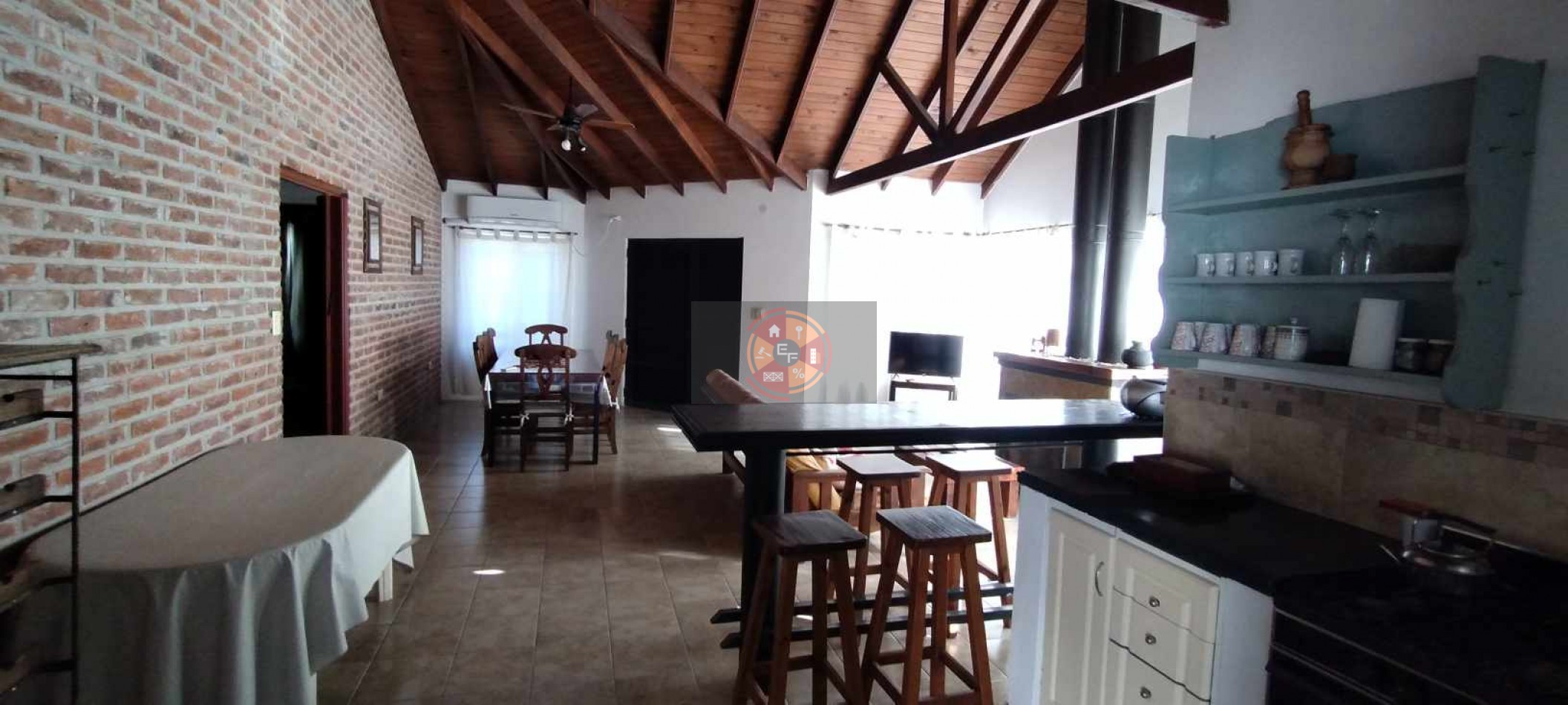 VENDE CASA EN PUEBLO BELGRANO!