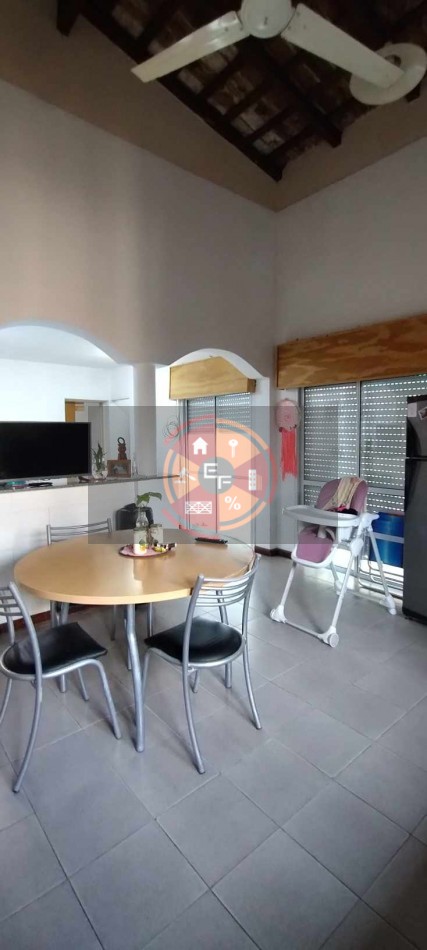 VENDE CASA EN ZONA COSTANERA!