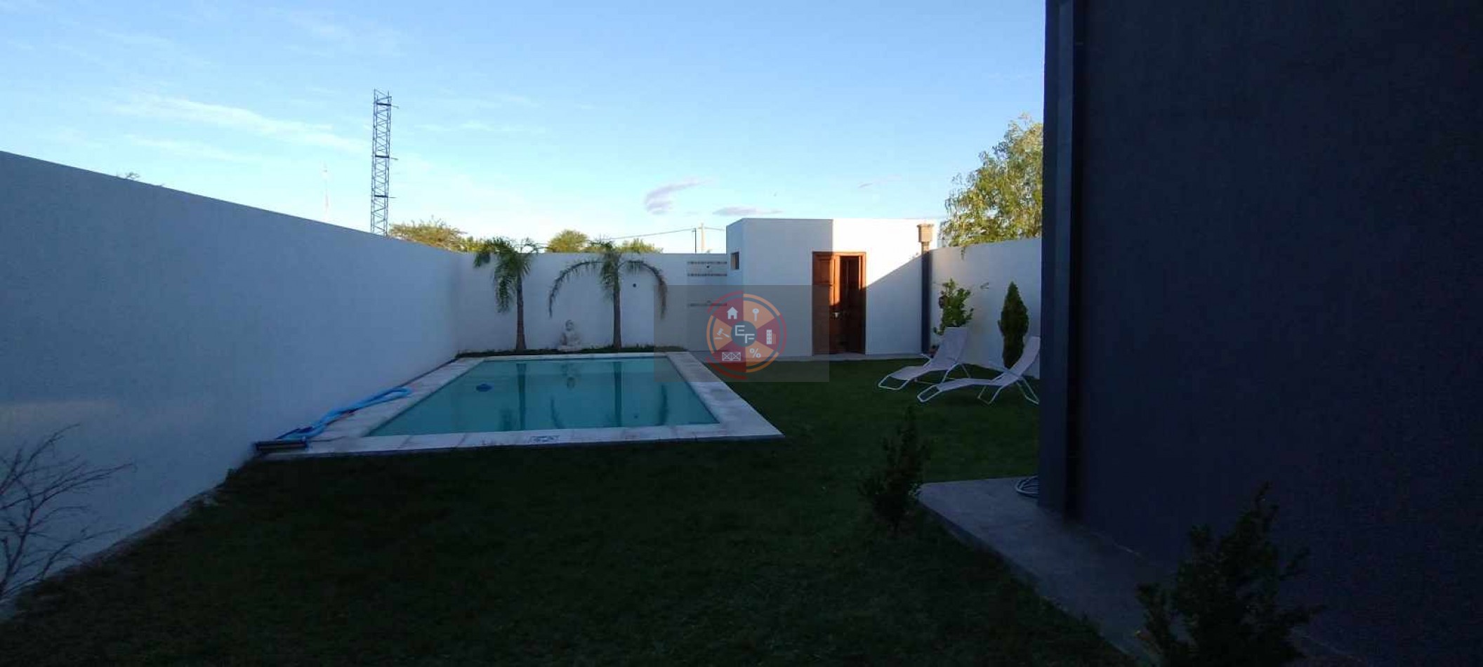 VENDE CASA A ESTRENAR, CON AMPLIO PATIO, PISCINA Y BALCON TERRAZA!