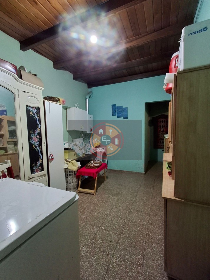 VENDE AMPLIA CASA!