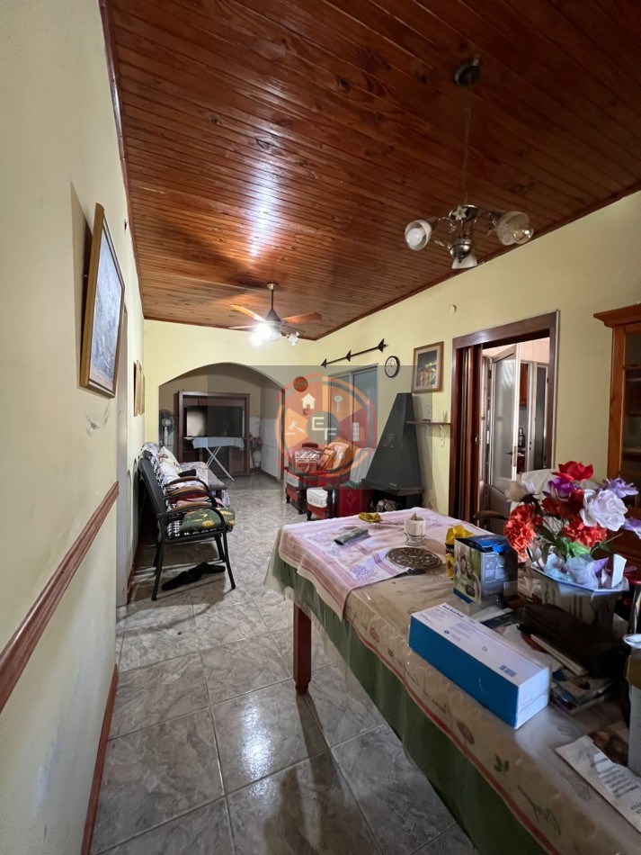 VENDE CASA Y CONSULTORIO SEMICENTRICO!