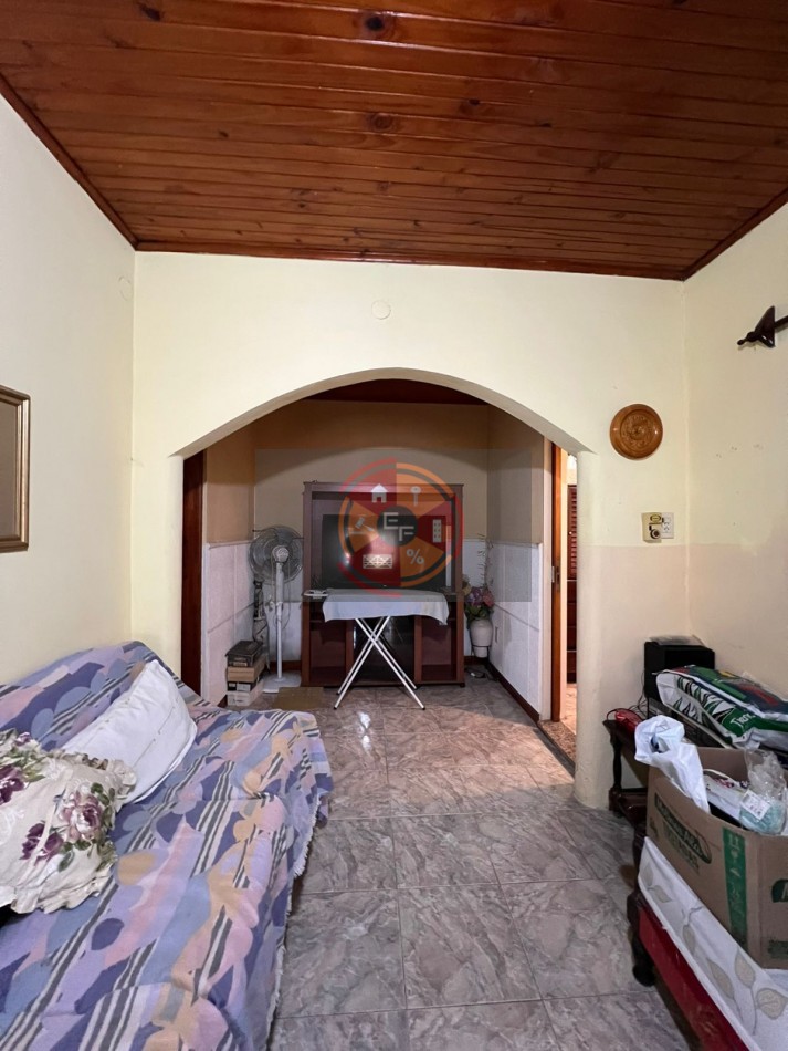 VENDE CASA Y CONSULTORIO SEMICENTRICO!