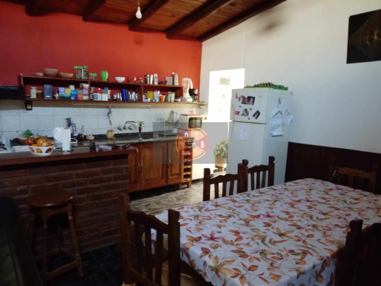 VENDE CASA SEMICENTRICA!