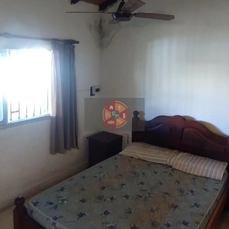 VENDE CASA CON AMPLIO PATIO! OPORTUNIDAD!