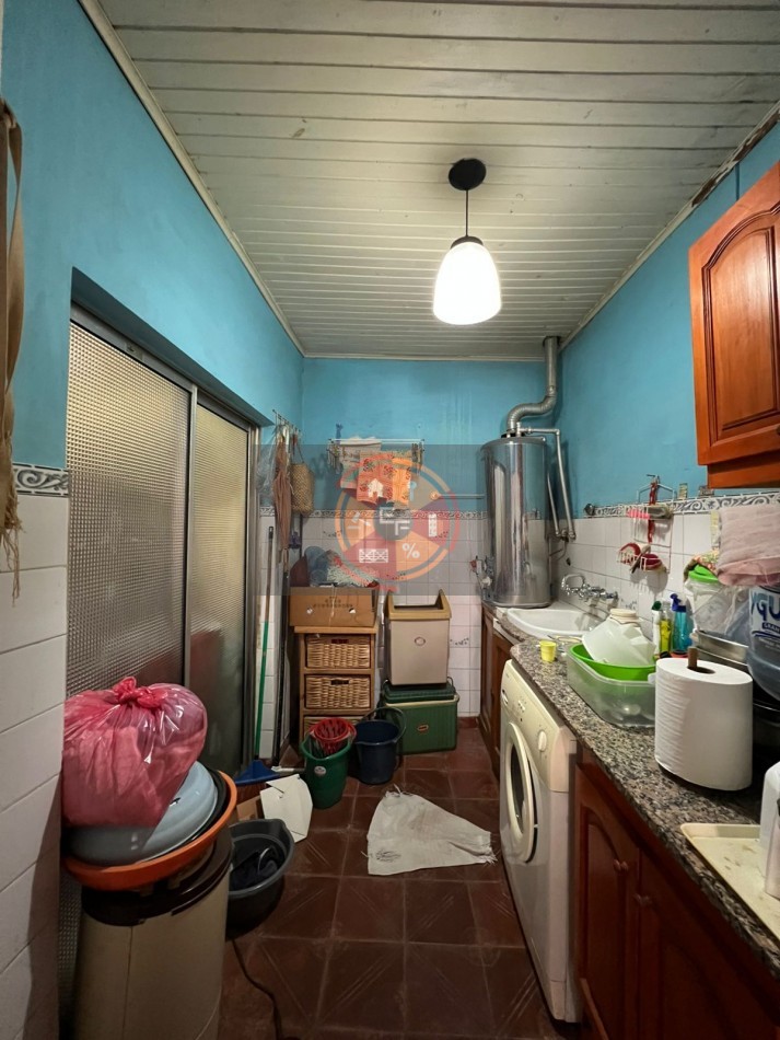 VENDE CASA Y CONSULTORIO SEMICENTRICO!