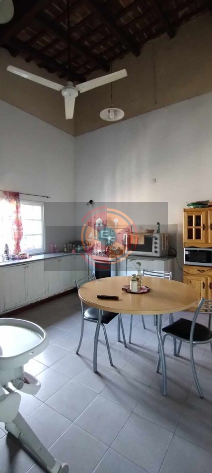VENDE CASA EN ZONA COSTANERA!