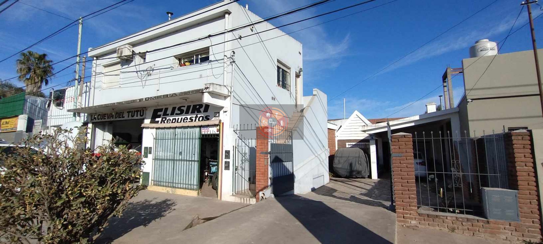 VENDE INMUEBLE COMPUESTO POR CASA, DEPARTAMENTO, LOCAL Y TALLER!