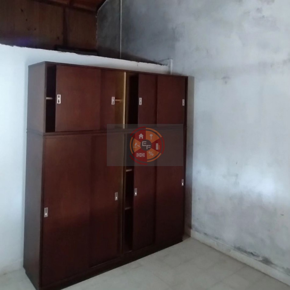 VENDE CASA CON AMPLIO PATIO! OPORTUNIDAD!