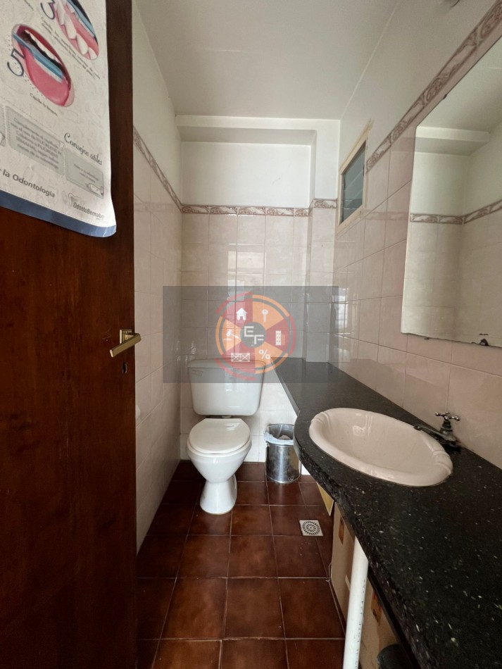 VENDE CASA Y CONSULTORIO SEMICENTRICO!