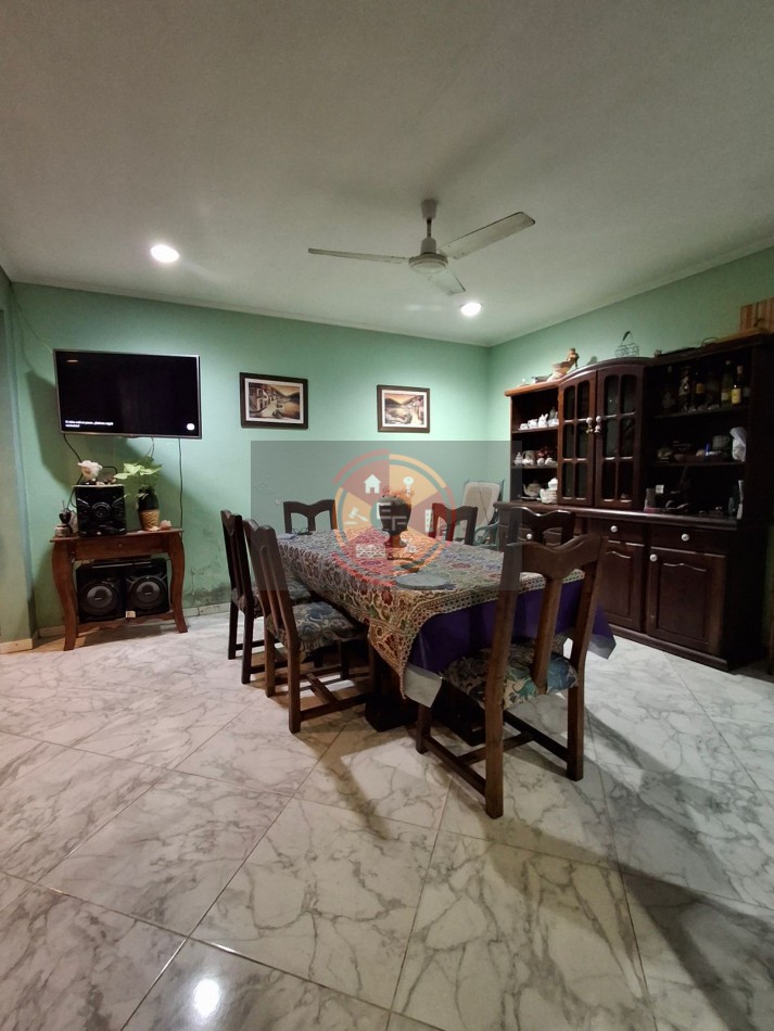 VENDE AMPLIA CASA!