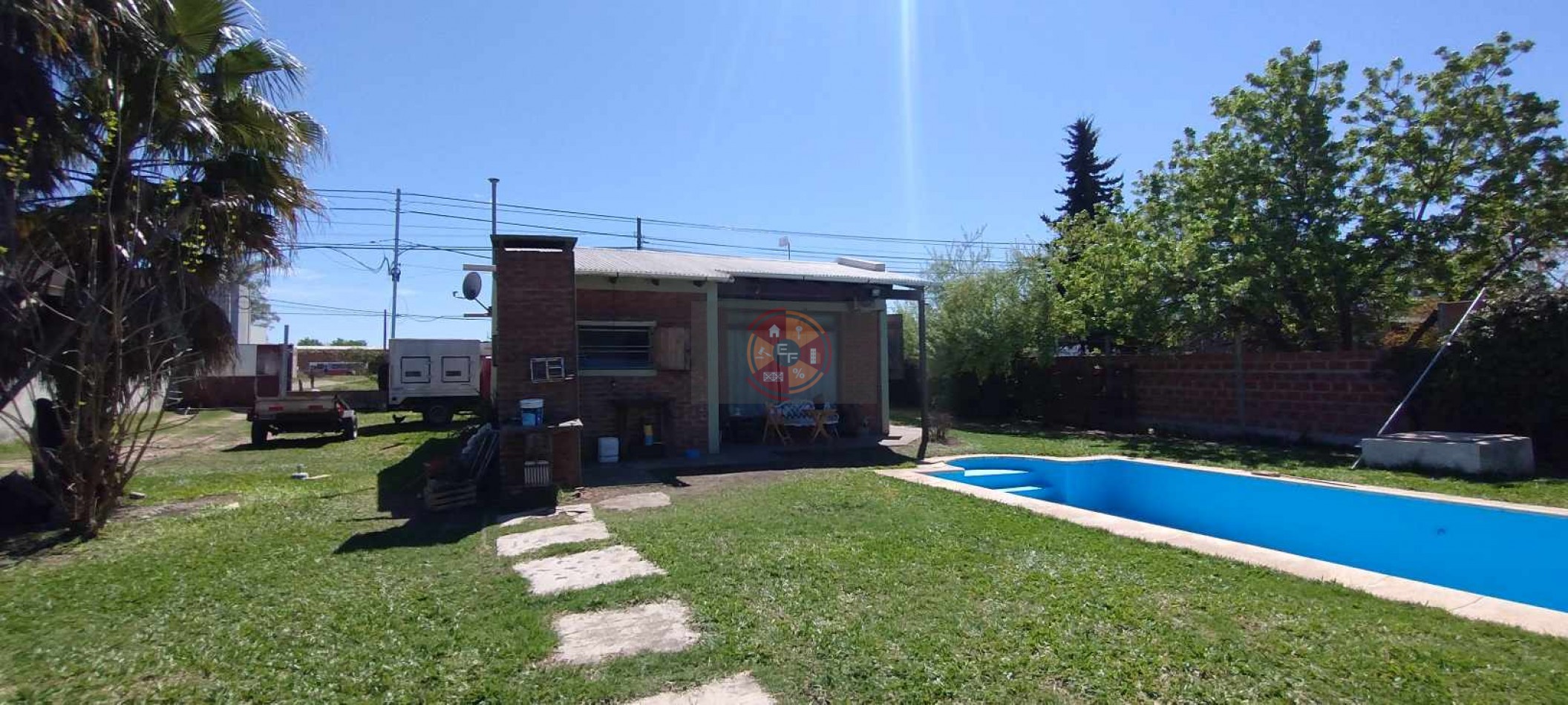 VENDE CASA CON PISCINA Y AMPLIO PARQUE!