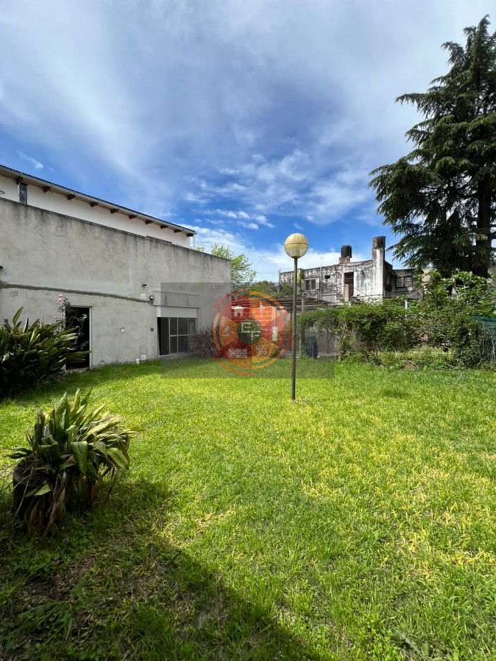 VENDE PH CON AMPLIO PATIO!