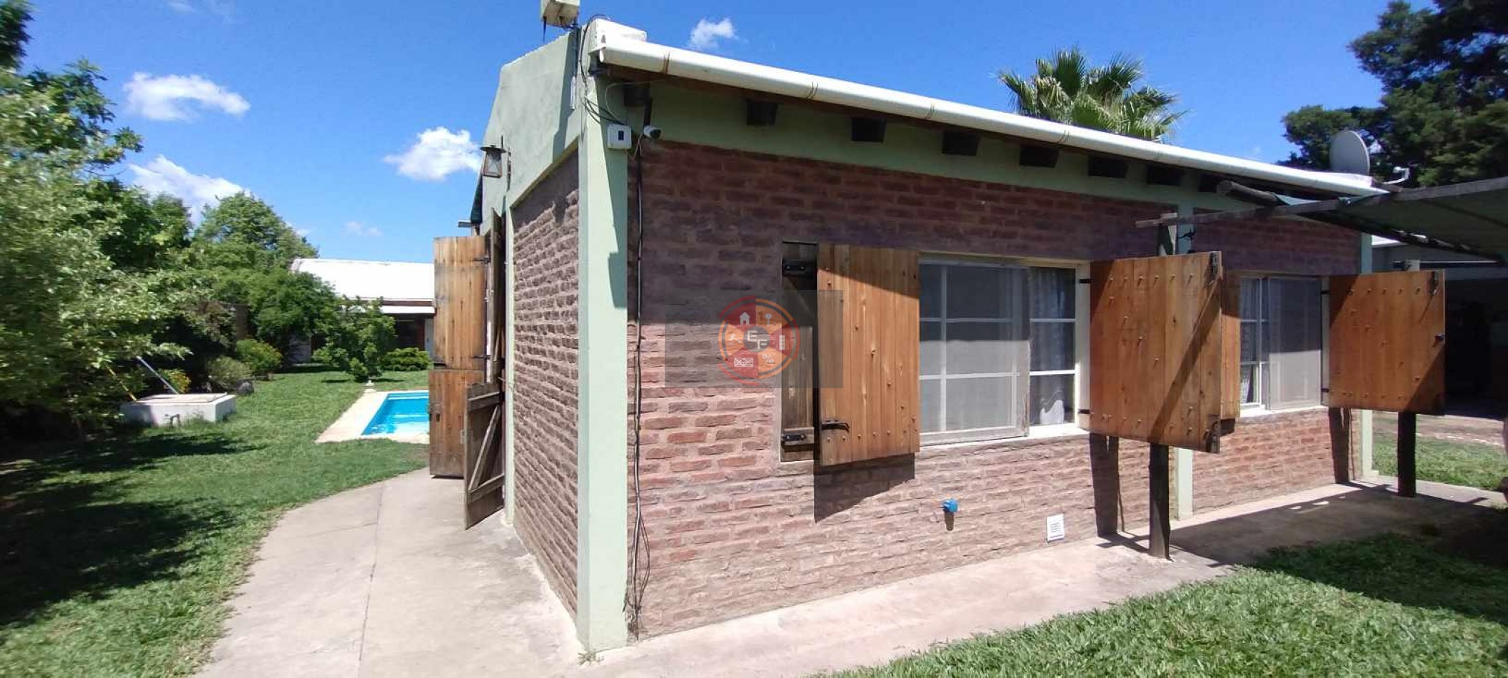 VENDE CASA CON PISCINA Y AMPLIO PARQUE!