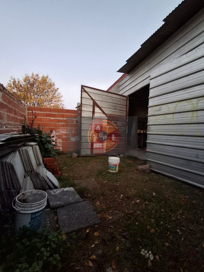 VENDE AMPLIA CASA!