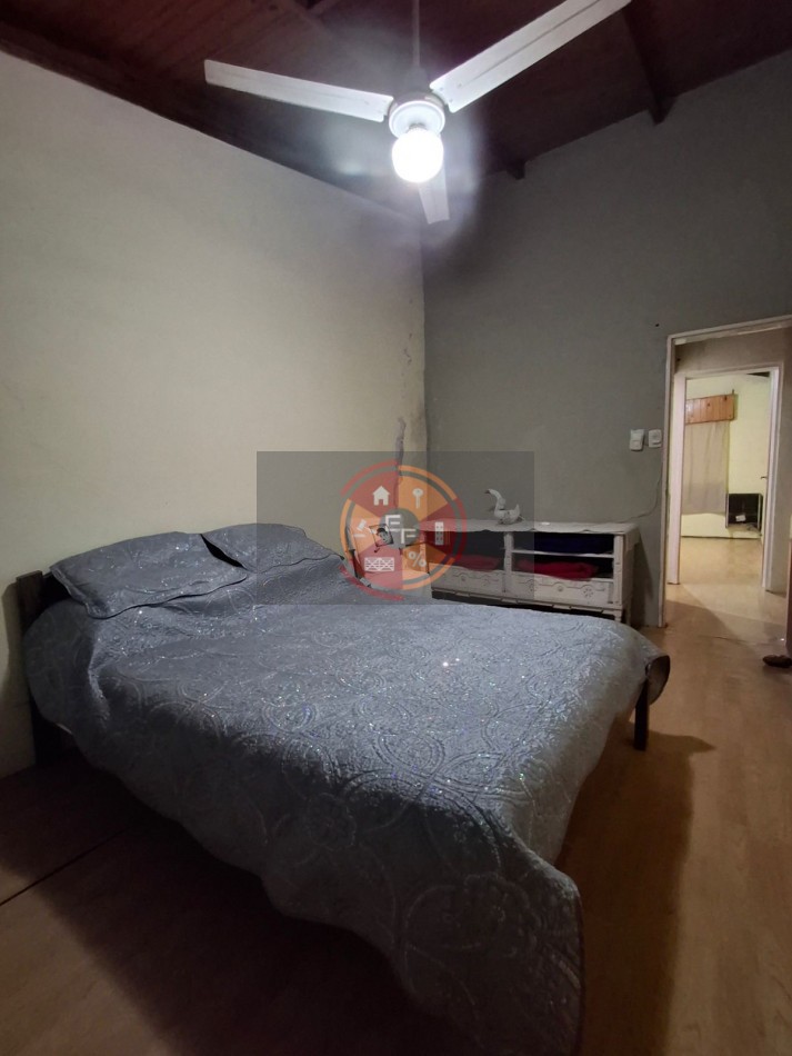 VENDE AMPLIA CASA!