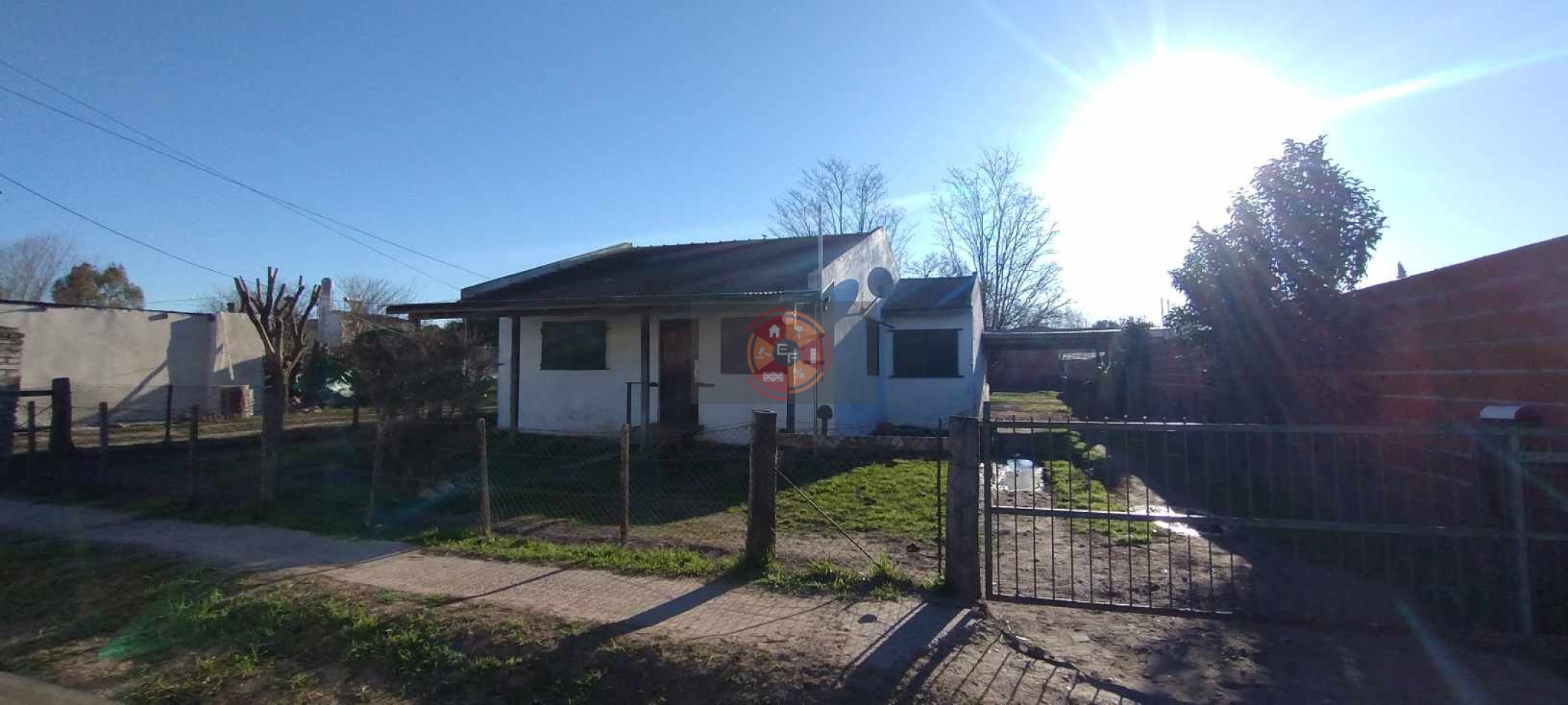 VENDE CASA CON AMPLIO PATIO! OPORTUNIDAD!