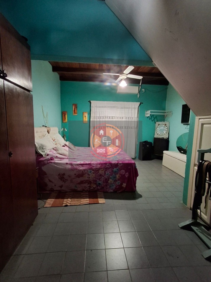 VENDE AMPLIA CASA!