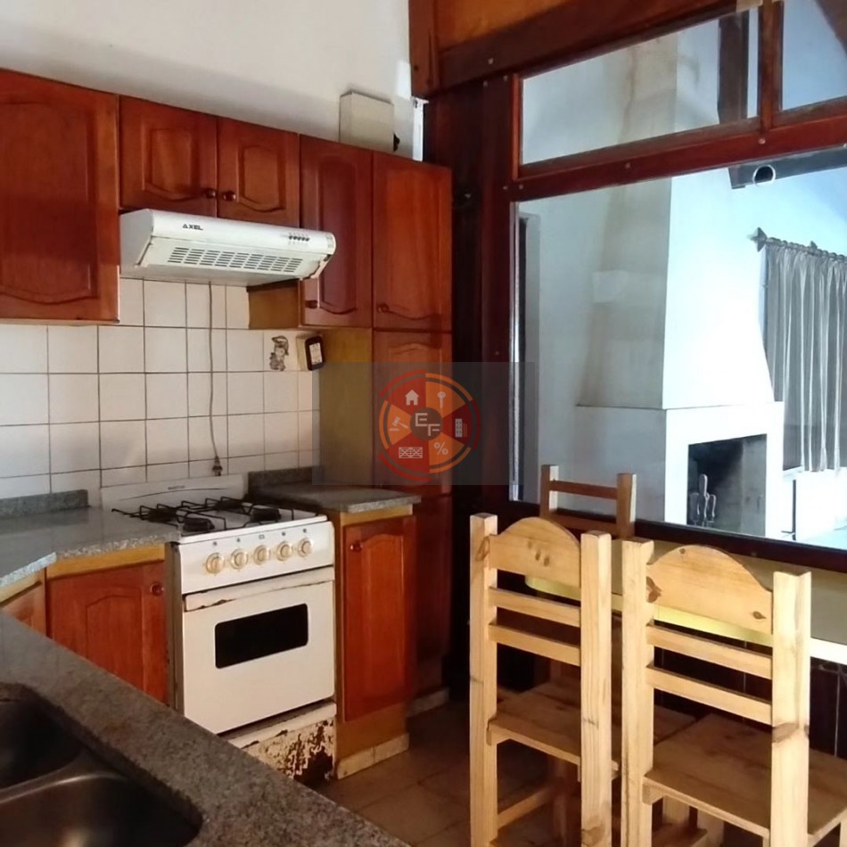 VENDE CASA CON AMPLIO PATIO! OPORTUNIDAD!