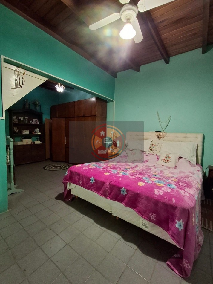 VENDE AMPLIA CASA!