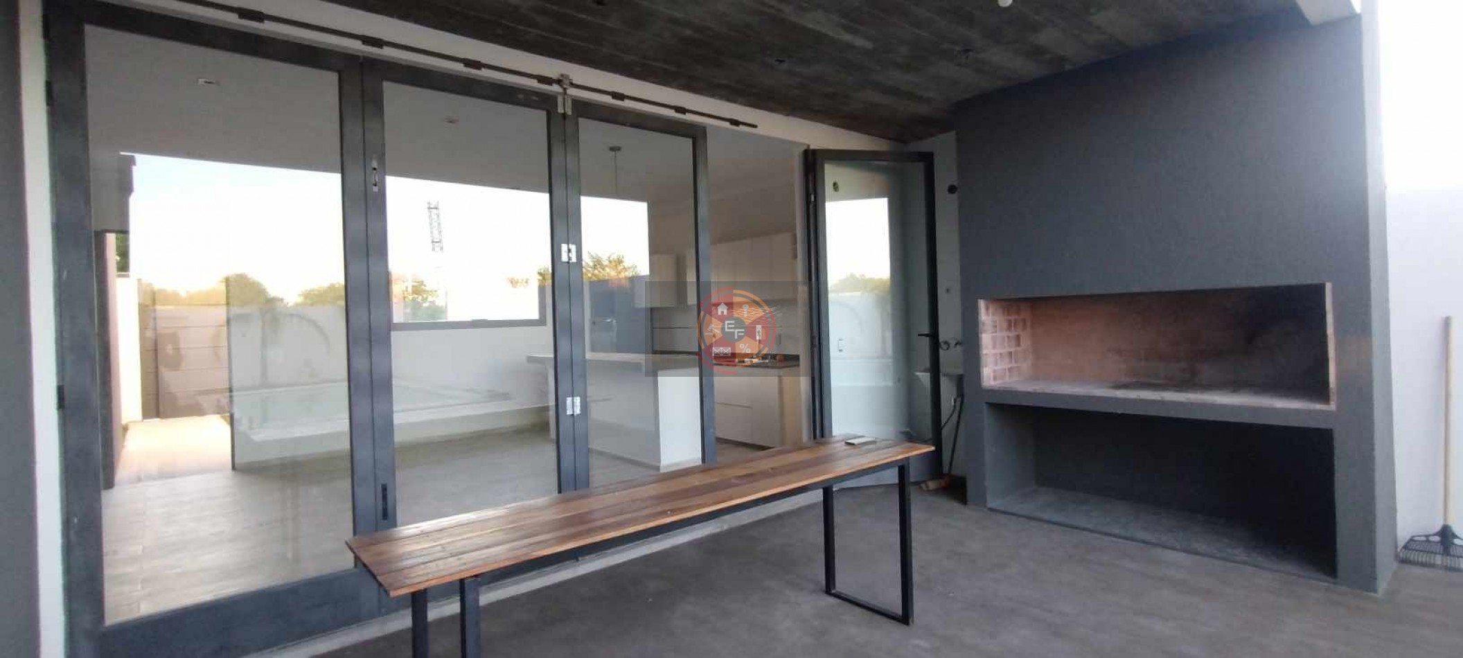 VENDE CASA A ESTRENAR, CON AMPLIO PATIO, PISCINA Y BALCON TERRAZA!