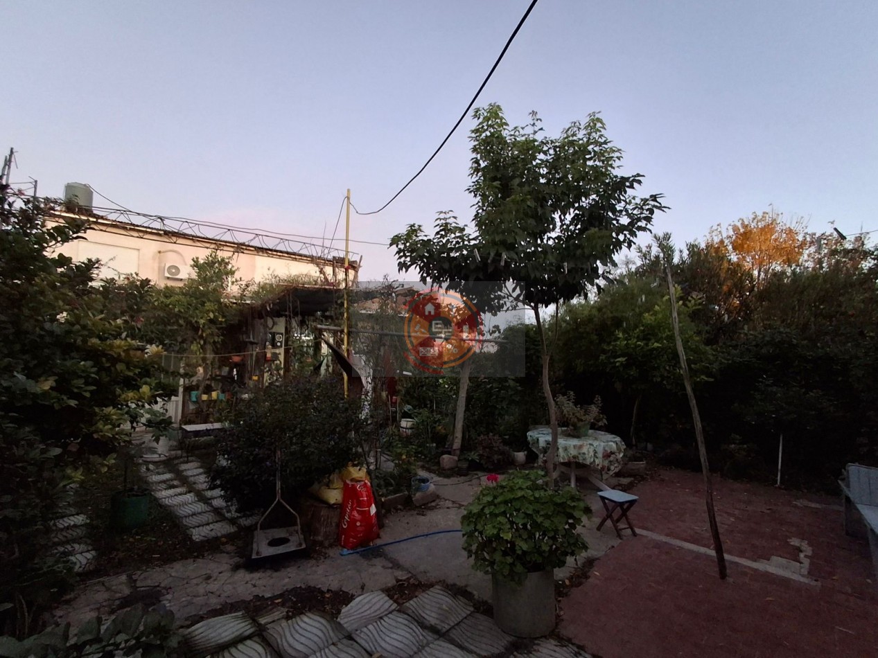 VENDE AMPLIA CASA!