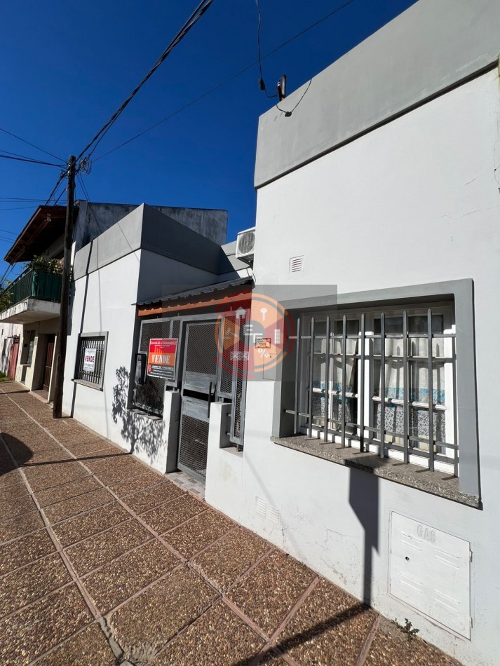 VENDE CASA Y CONSULTORIO SEMICENTRICO!