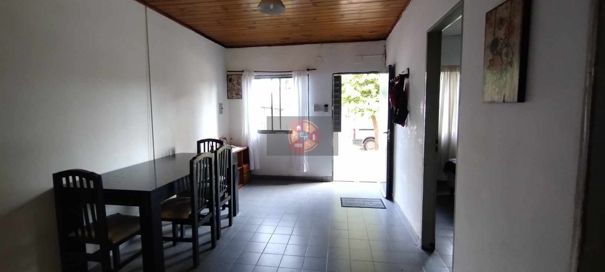 VENDE CASA CON AMPLIO PATIO!