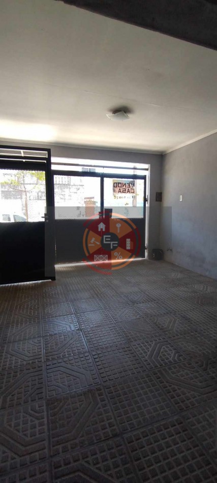 VENDE CASA SEMICENTRICA!