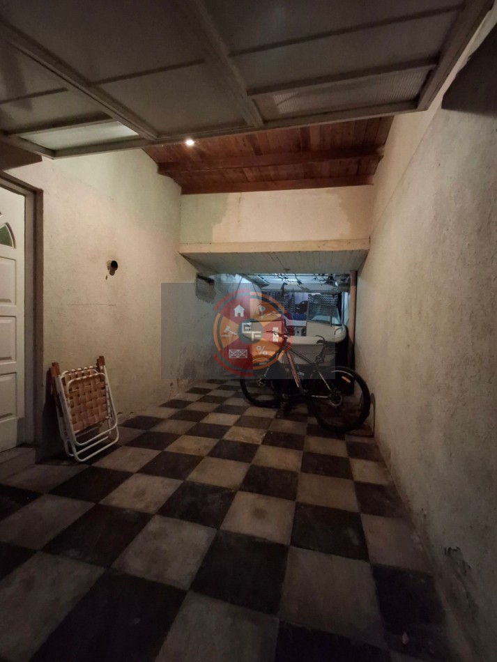 VENDE AMPLIA CASA!